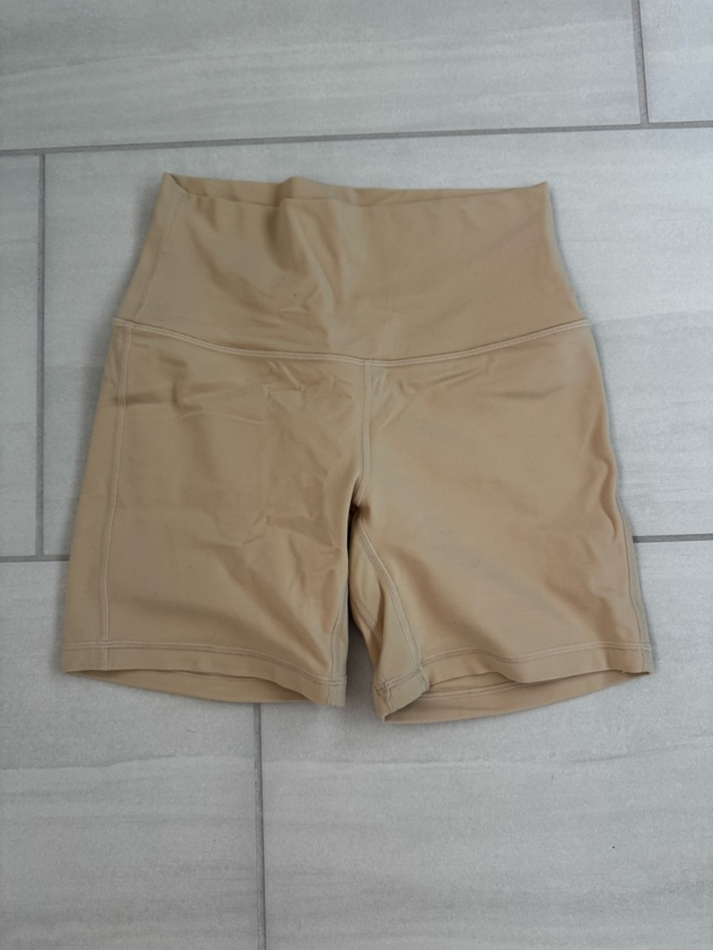 Lululemon 6” Align Shorts, Size 6